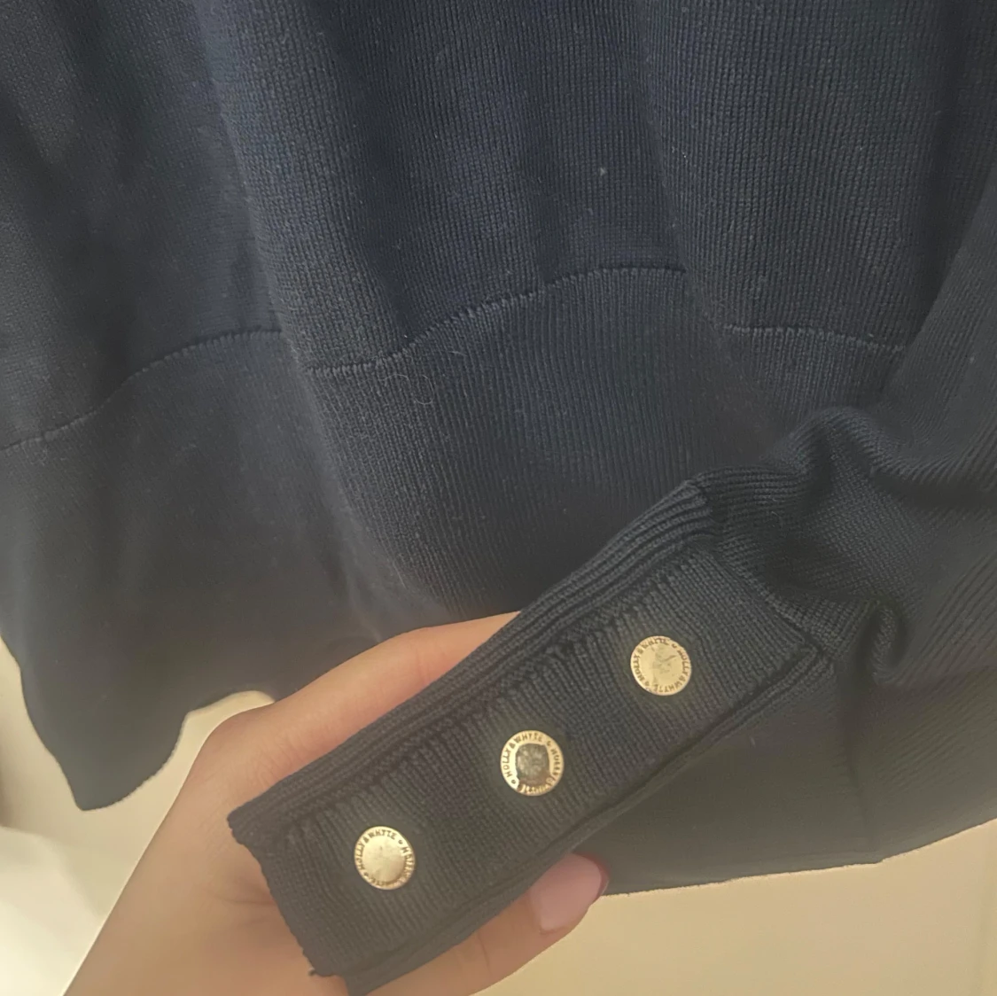 Mörkblå stickad tröja från Lindex - 1