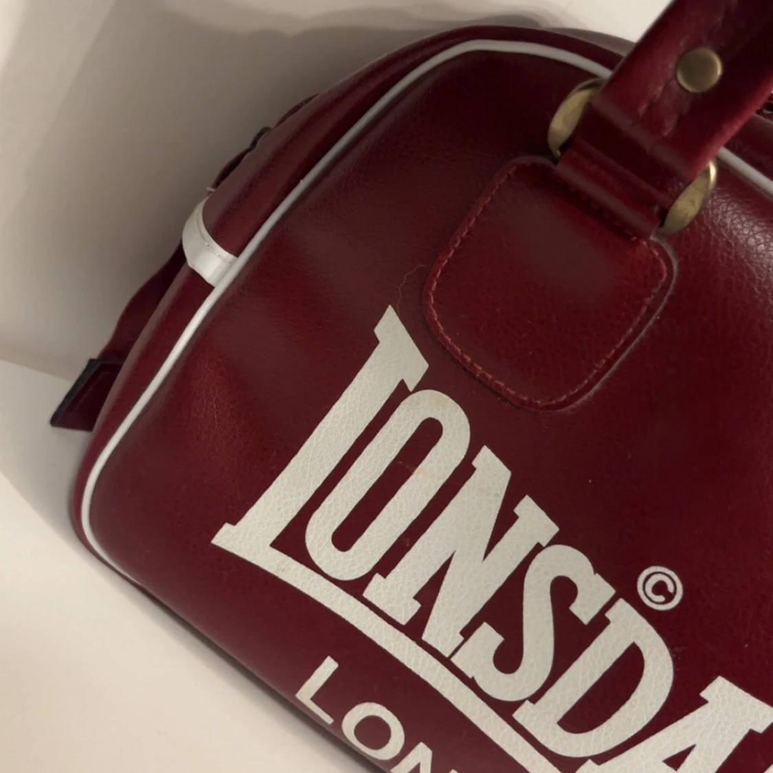 Vinröd handväska - 1