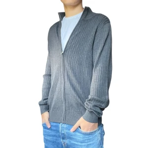 Stickad full zip från Dressman - Snygg stickad full zip från Dressman. Väldigt bra skick. Modellen är 173cm, 64kg. Pris kan diskuteras!