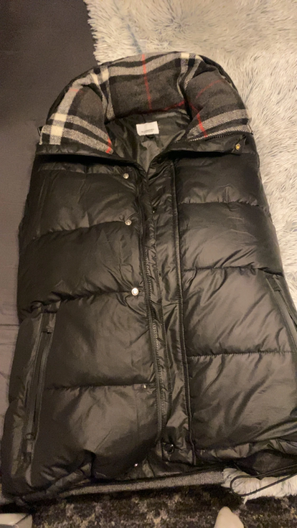 Svart Burberry pufferjacka med rutig huva - 2