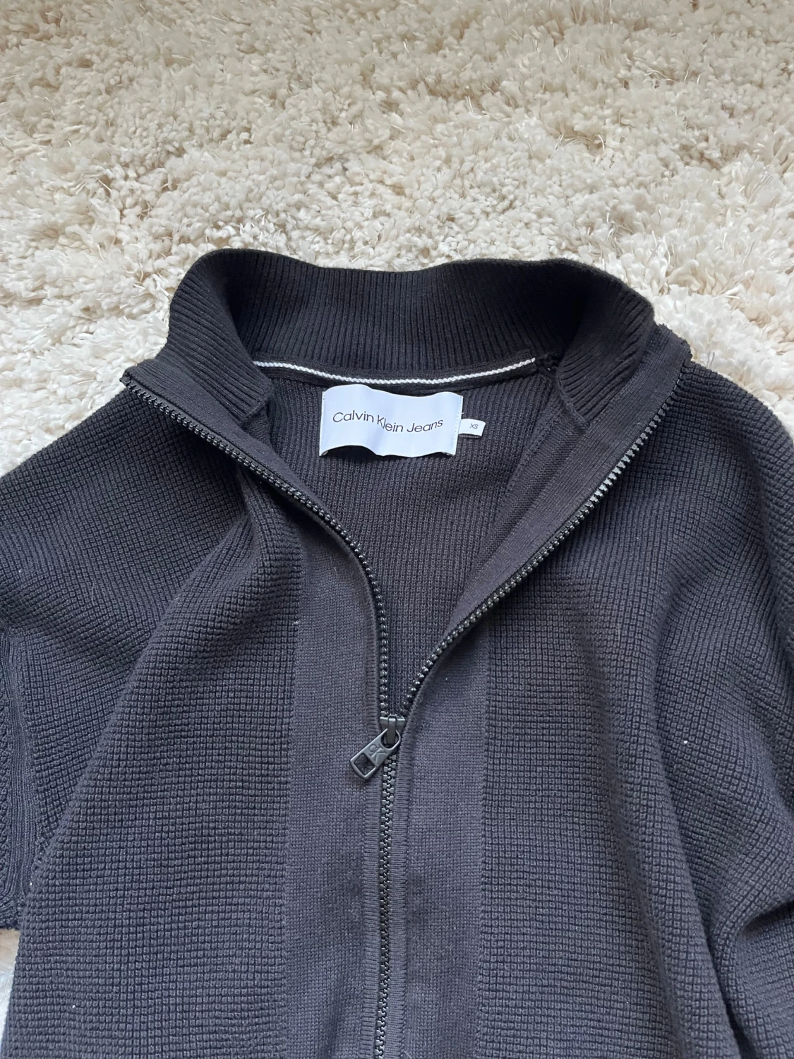 Svart stickad kofta från Calvin Klein - 2