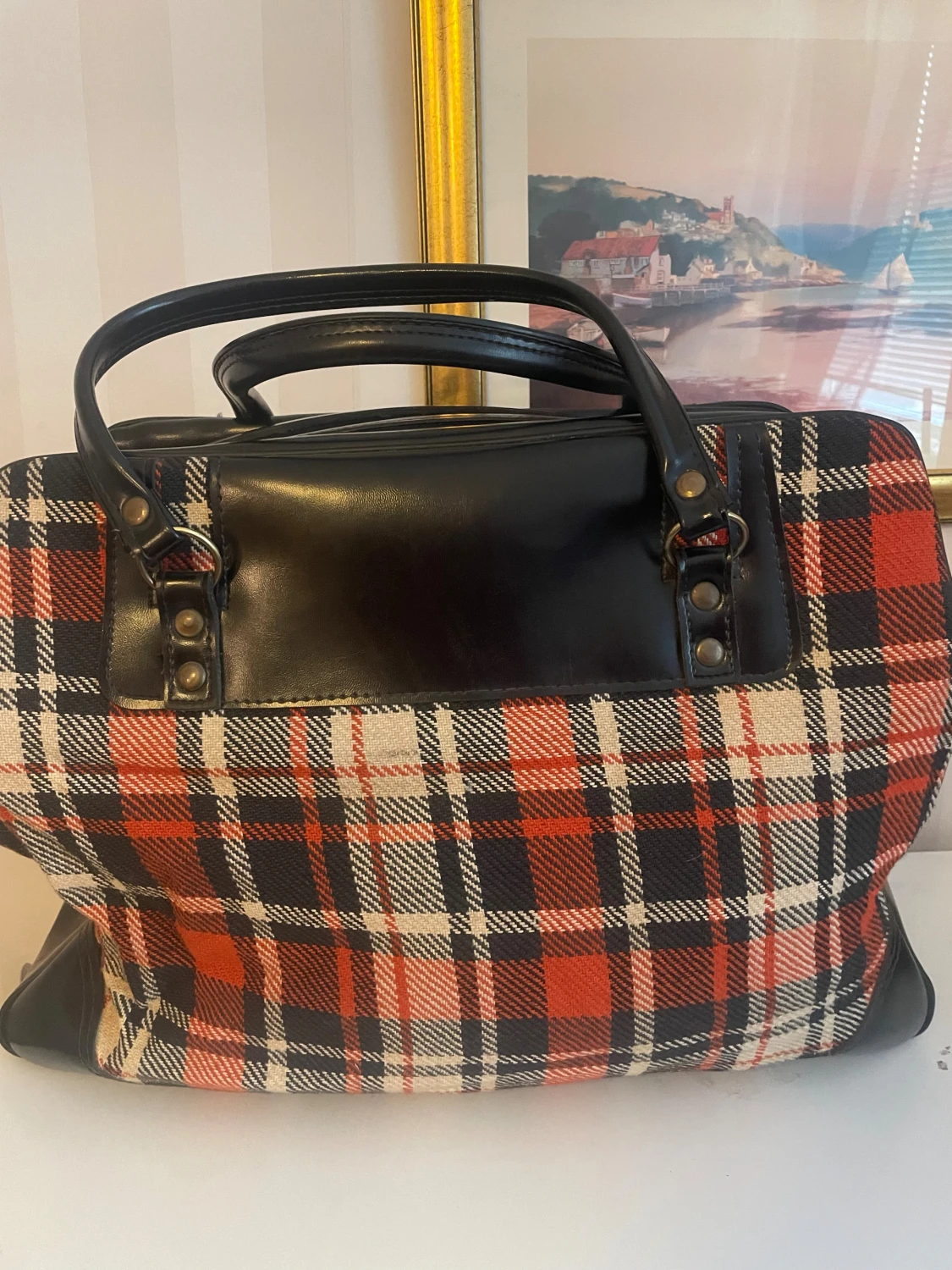 Rutig vintage  handväska med svarta skinnhandtag - 1