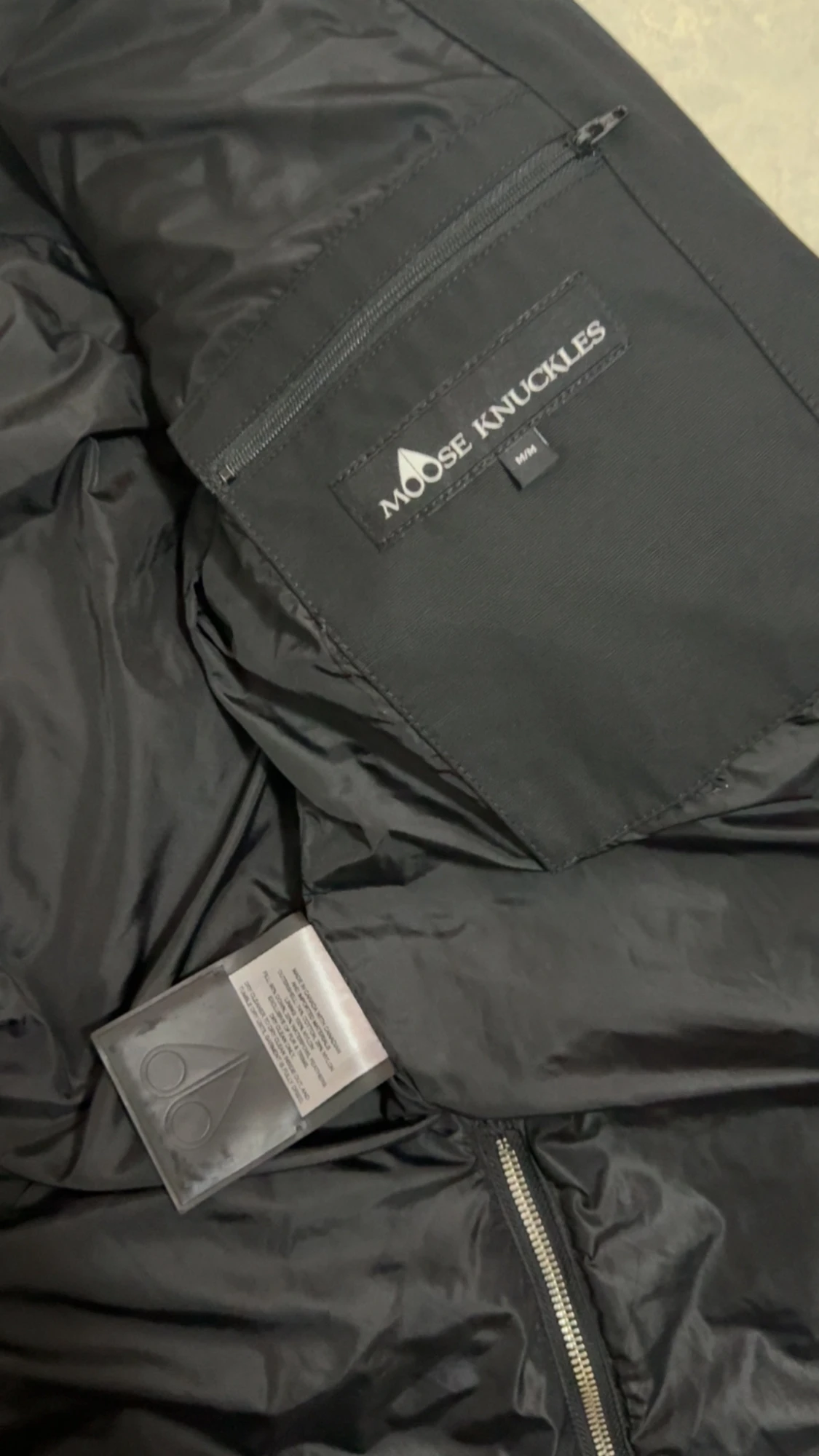 Svart dunjacka med päls från Moose Knuckles - 5