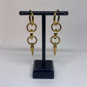 Clazzy big hoop earrings⚡️🤍 - Supersnygga handgjorda örhängen av rostfritt stål!!⚡️💞85kr/styck 169kr/paret. Frakten kostar 18kr om du köper med Swish🥰