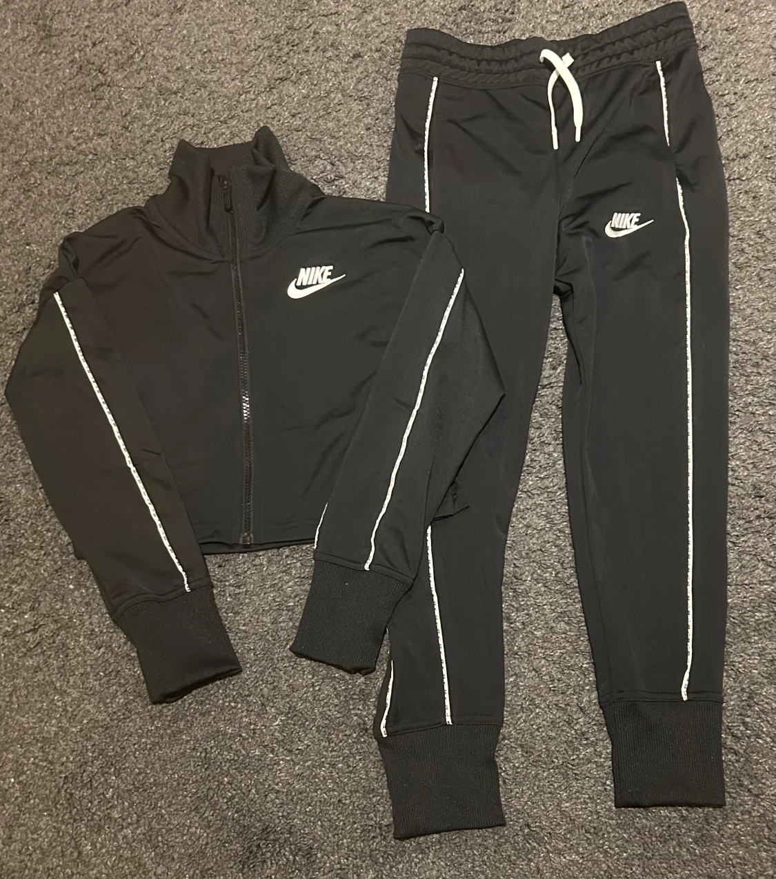 Helt nytt Nike träningsset säljes 