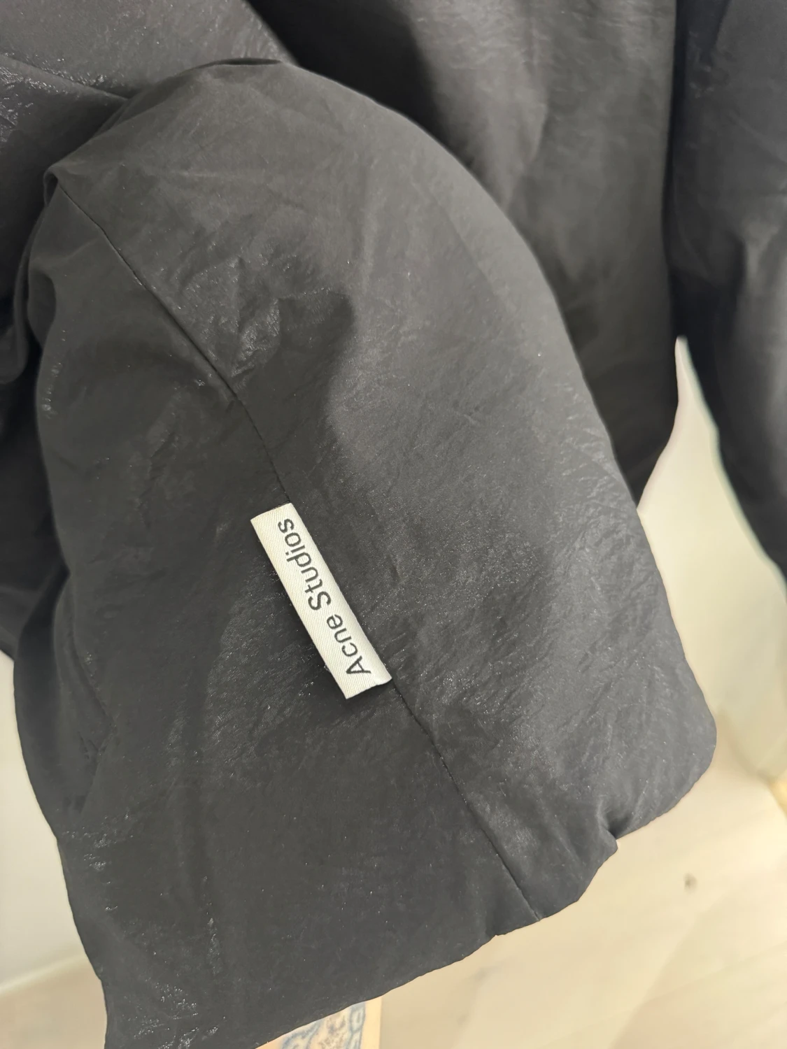 Svart puff jacka från Acne Studios i storlek S - 3