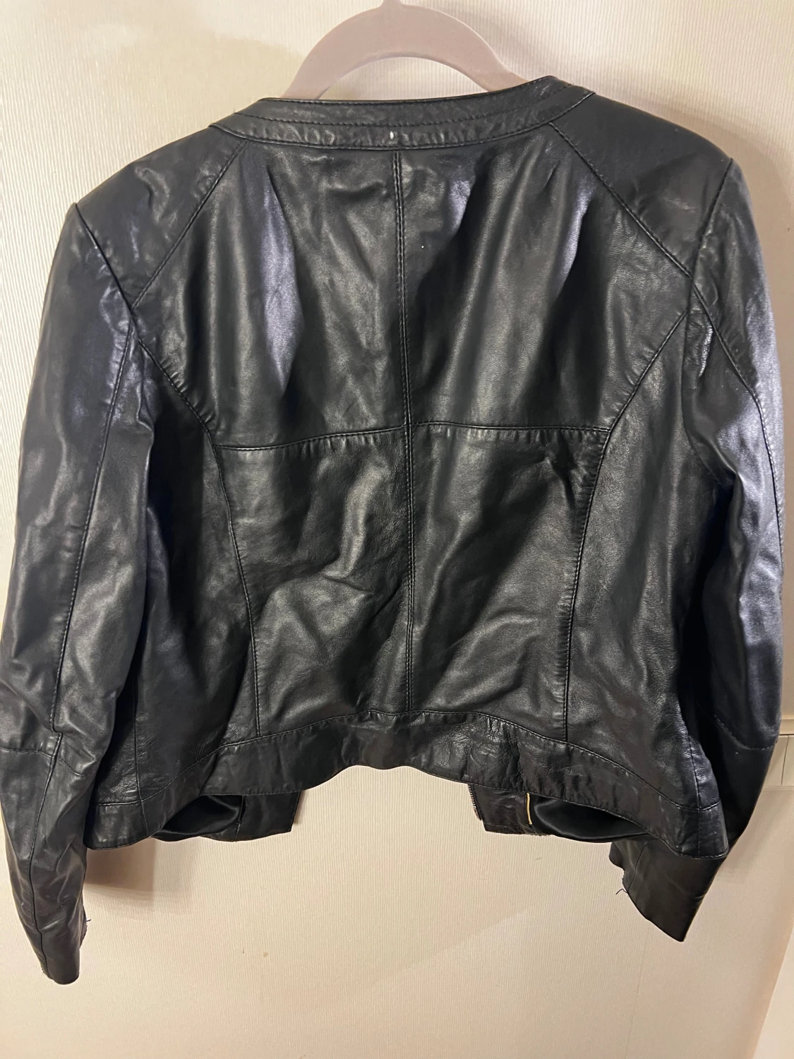 Svart skinnjacka från Saki - 2