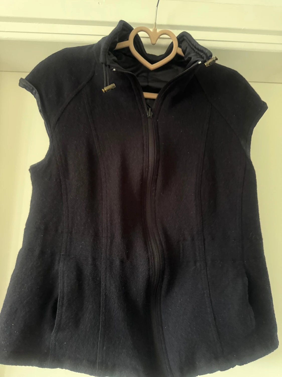 Svart dunväst med dragkedja - 2