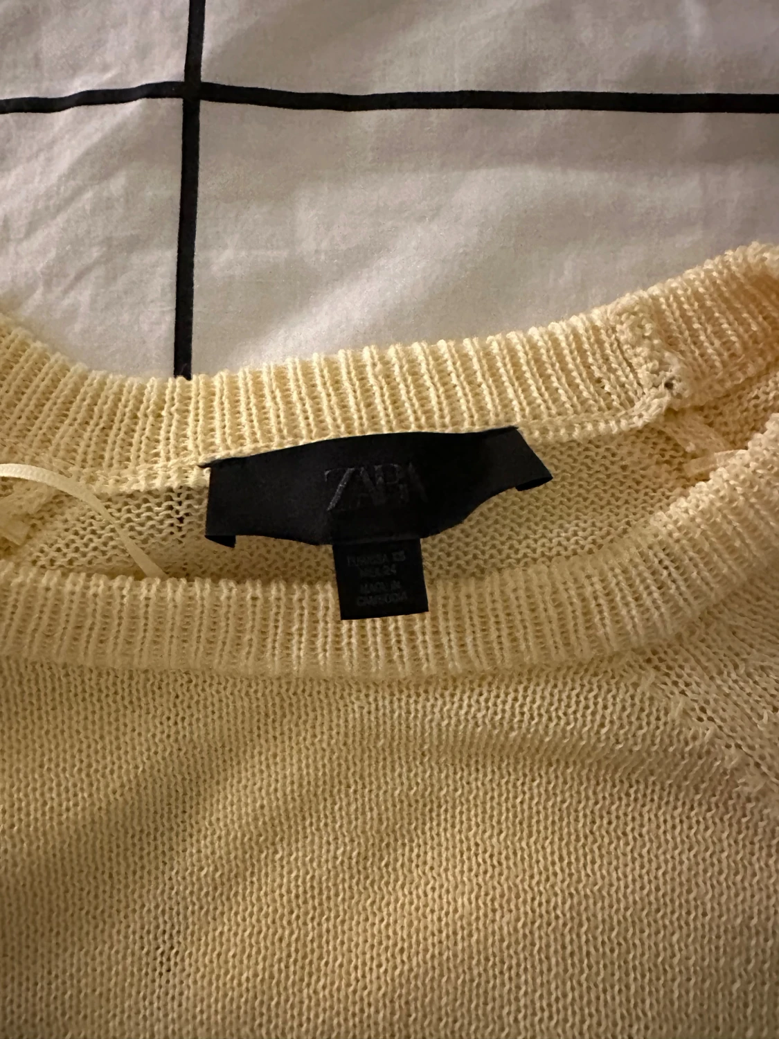 Gul croppad stickad tröja från Zara - 2