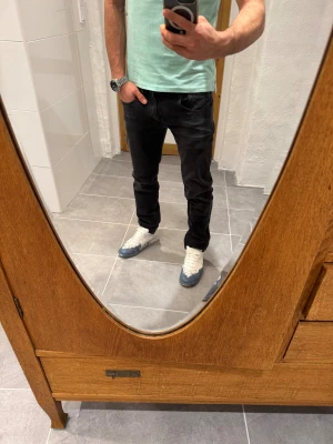 Replay jeans  - Ett par snygga byxor från Replay i storlek W31 L32 i modellen Anbbas 