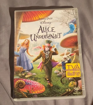 Alice in Wonderland Johnny Depp dvd - 5 DVDs for 45kr Catagory: family Age: 11+ Language: english, Finnish, Norwegian, Danish, swedish Runtime: 1hr 44min