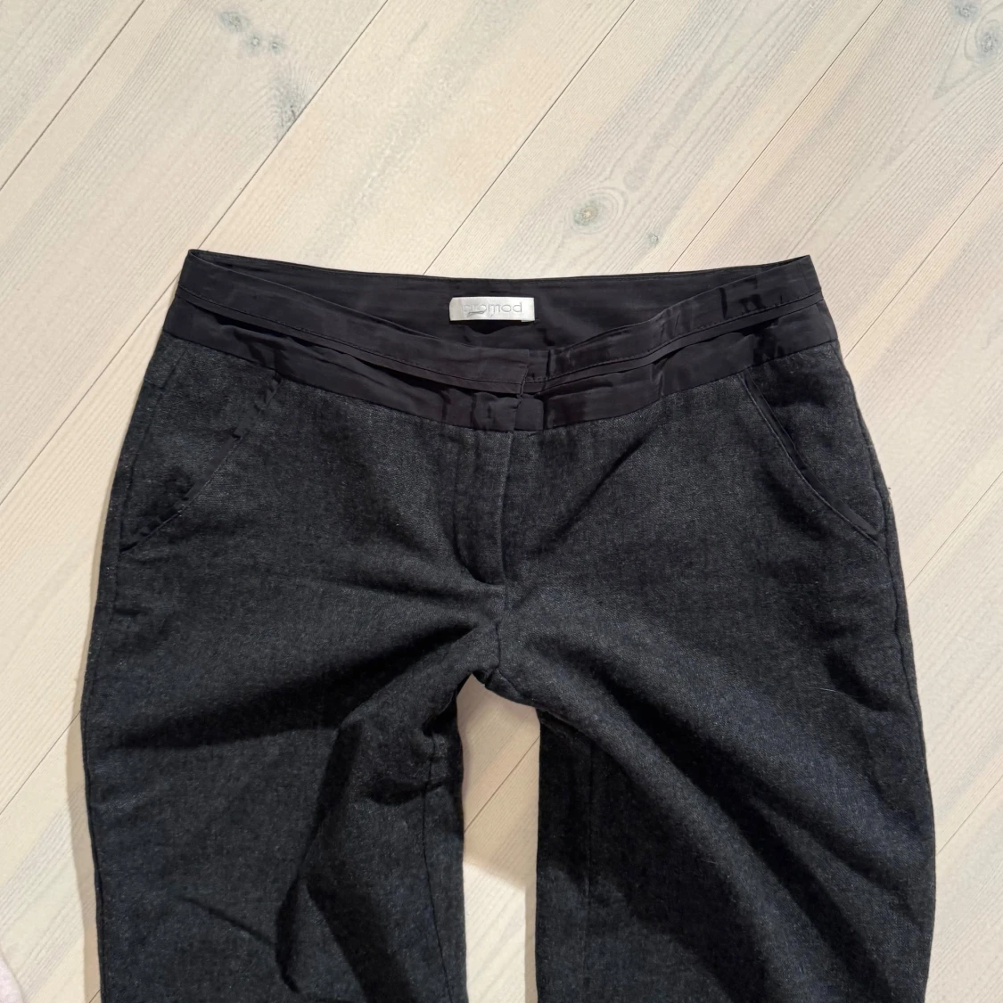 Svarta tygbyxor  - 3