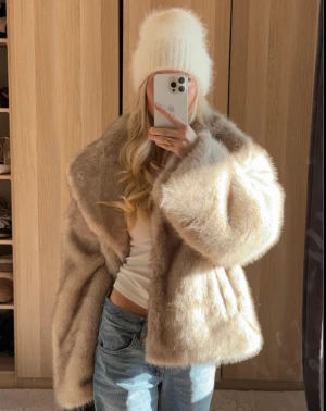 Stephanie Faux Fur Jacket - Intressekoll på min päls jacka från Neo Noir, köpt förra året och använts sparsamt. Nypris: 1799:- Passar allt från XS-M, priset går att diskutera! 