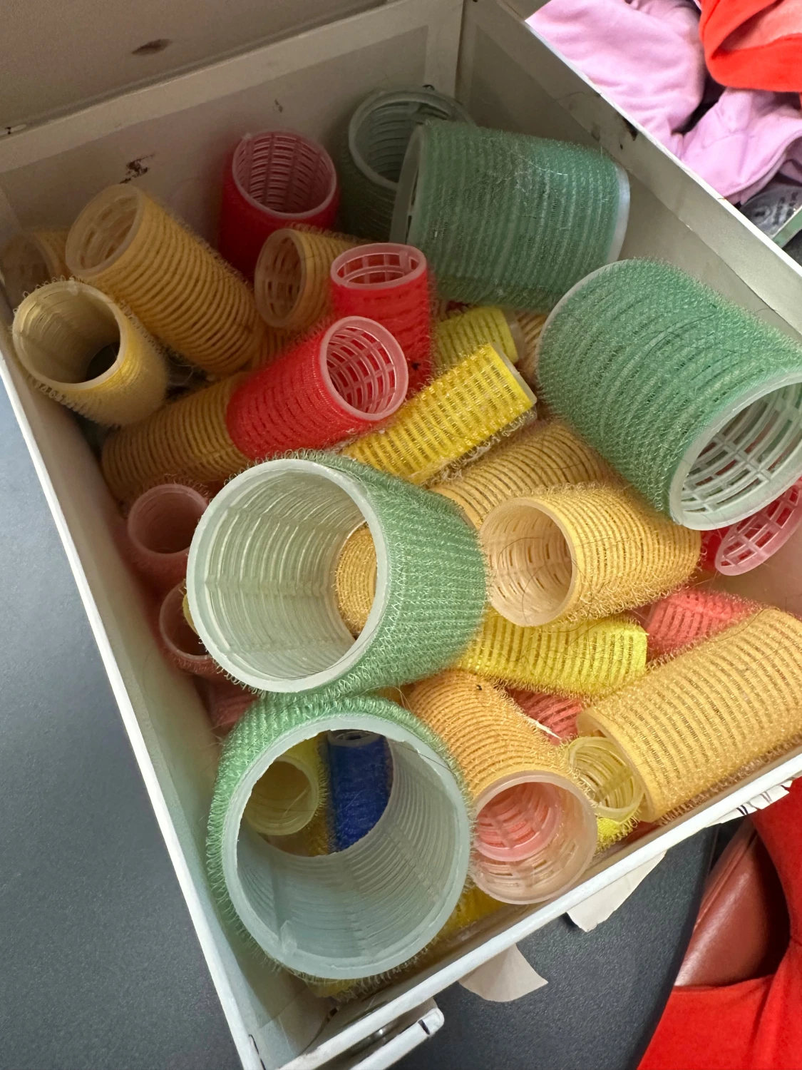 Färgglada hårspolar i plast - 1