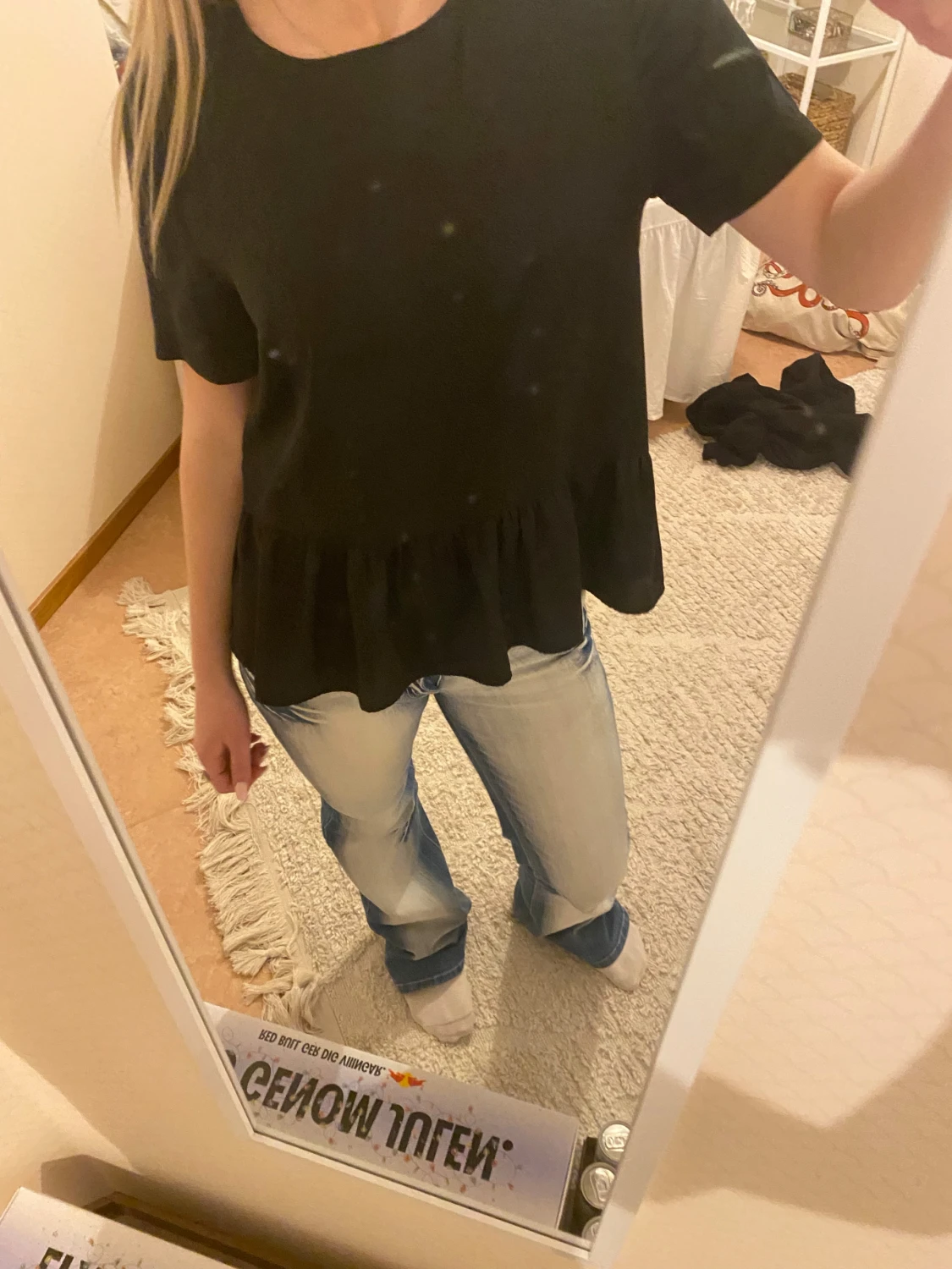 Svart volang T-shirt från Cubus