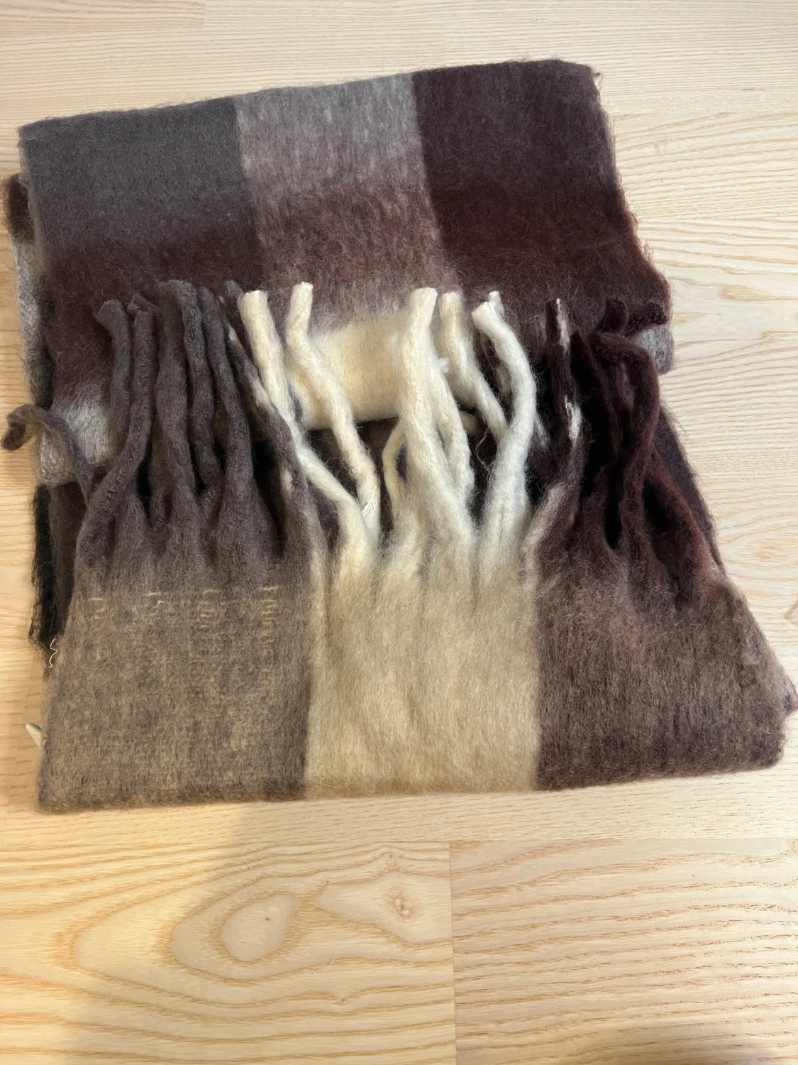 Rutig halsduk från Acne Studios - 3