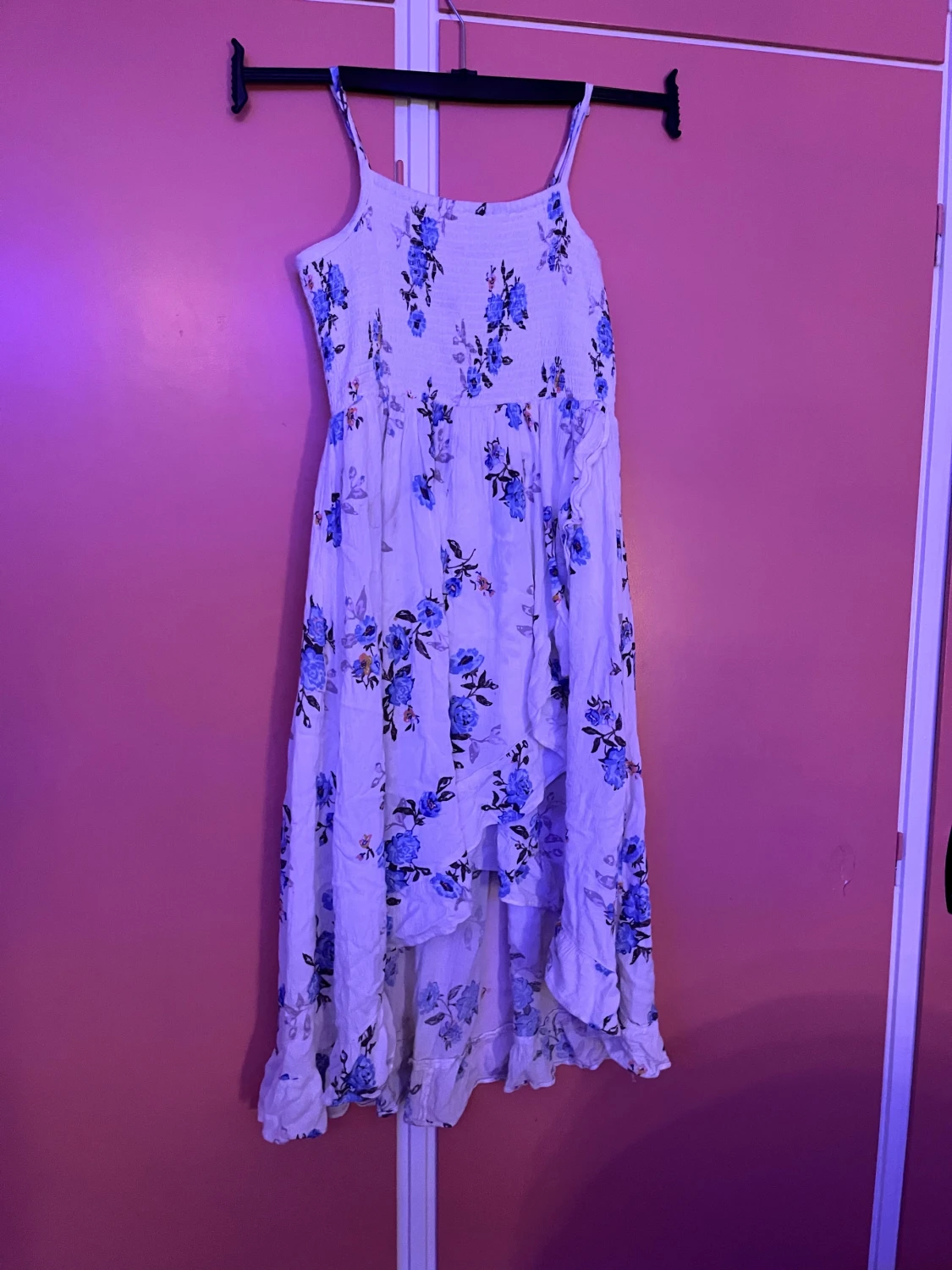 Vit blommig långklänning från Lindex