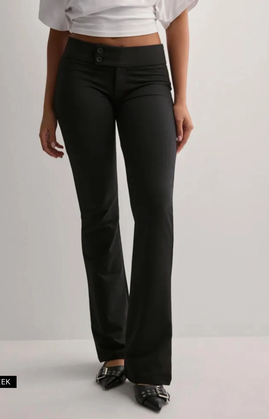 Svarta bootcut byxor med hög midja