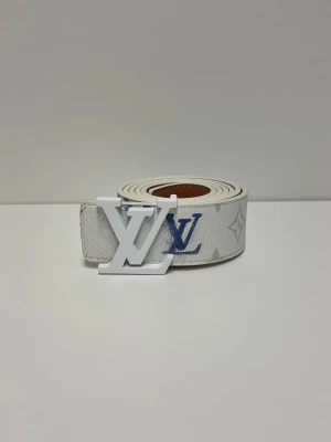 Lv Bälte - Säljer ett helt nytt bälte, aldrig använd. Storlek 110. Snabb frakt fraktas inom 24h efter köp. Kan härmas i Haninge, skriv gärna vid fler frågor.