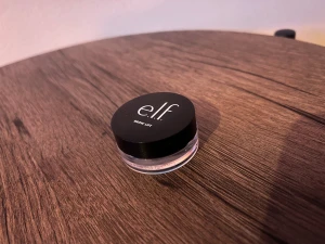 Elf brow lift - Endast testat 2 gånger. Väldigt bra ögonbryns vax för att få fluffiga ögonbryn✨ pris kan diskuteras! Skickar endast med PostNord 