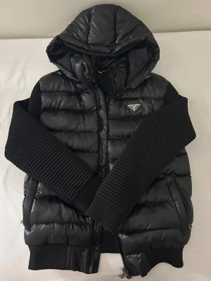 Vinter väst - Vinter väst som känns jätteskön och ser jättefin på! Den är storlek S men ser lite större ut än de