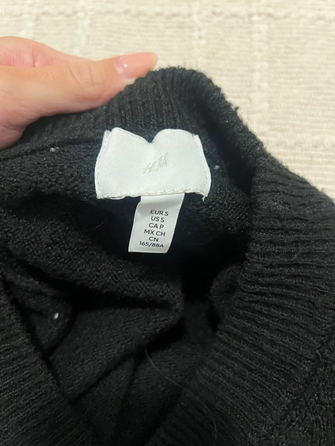 Svart stickad tröja  - 3
