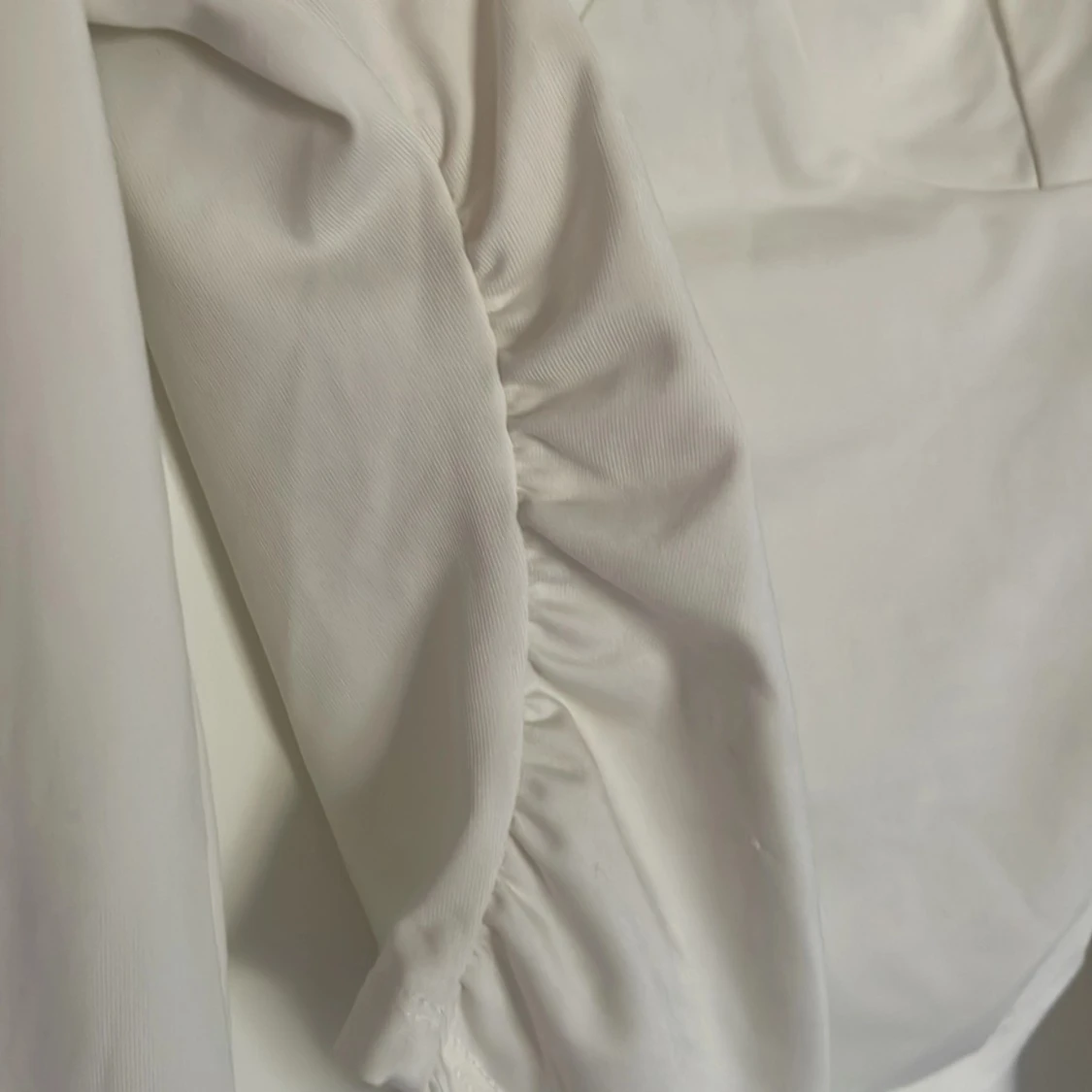 Vit långärmad blus med puffärm - 3