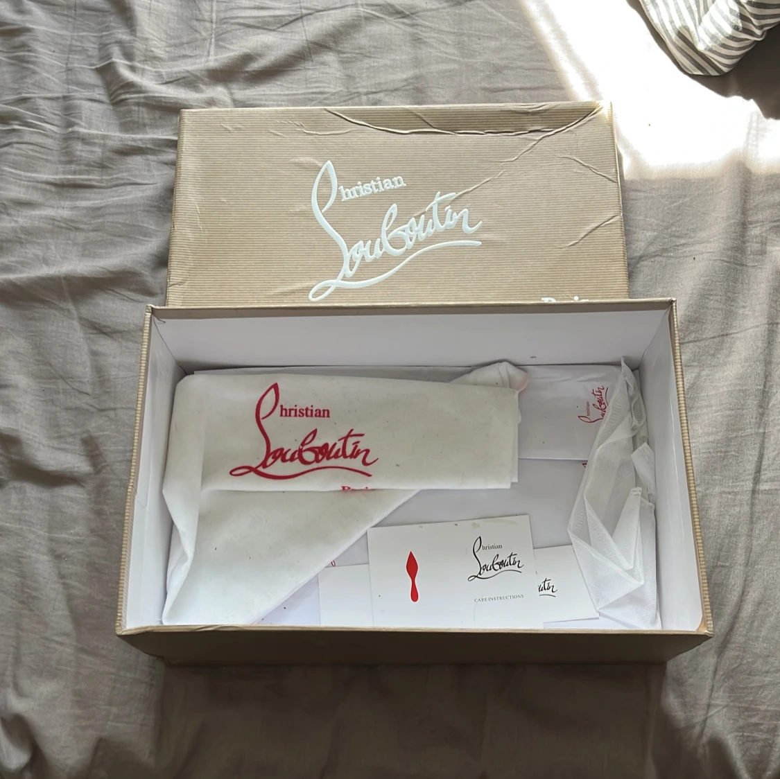 Mörkblå mocka sneakers från Louboutin - 1