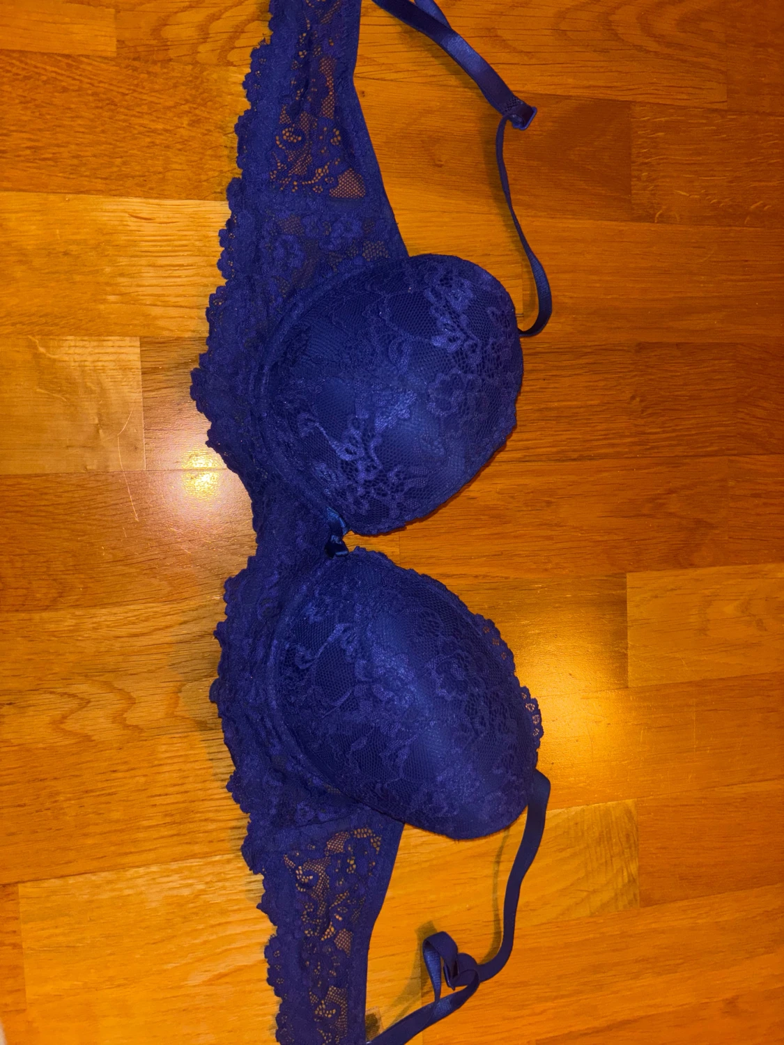 Mix av spetsiga och ribbade bh - 1