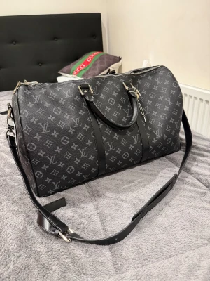 Louis Vuitton black duffle bag 50’ - Used but still as brand new! 50cm wide. 100% authentic, bought on Vinted with item verification, came out as real. Receipt available. Comes also with a lock
