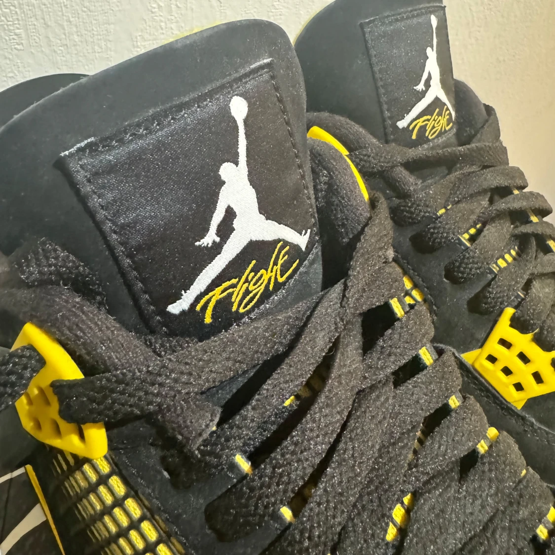 Air Jordan 4 Retro “Thunder”  - 2