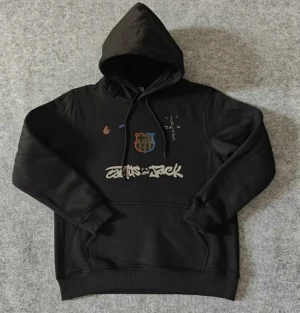 Travis Scott x FC Barcelona Hoodie - FC Barcelona hoodie, sammarbete med Travis Scott. Riktigt skön, oanvänd.