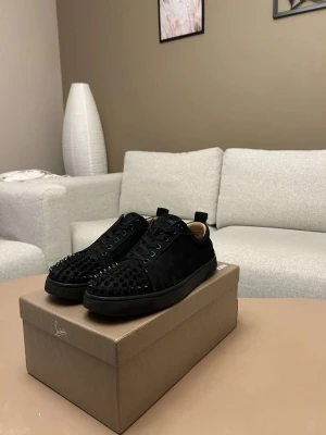 Christian Louboutin skor - Är i nyskick men kommer inte med låda.