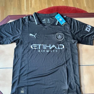 Manchester city 25/26 strl M  - Man city bortaställ för säsongen 25/26. Storlek M. 