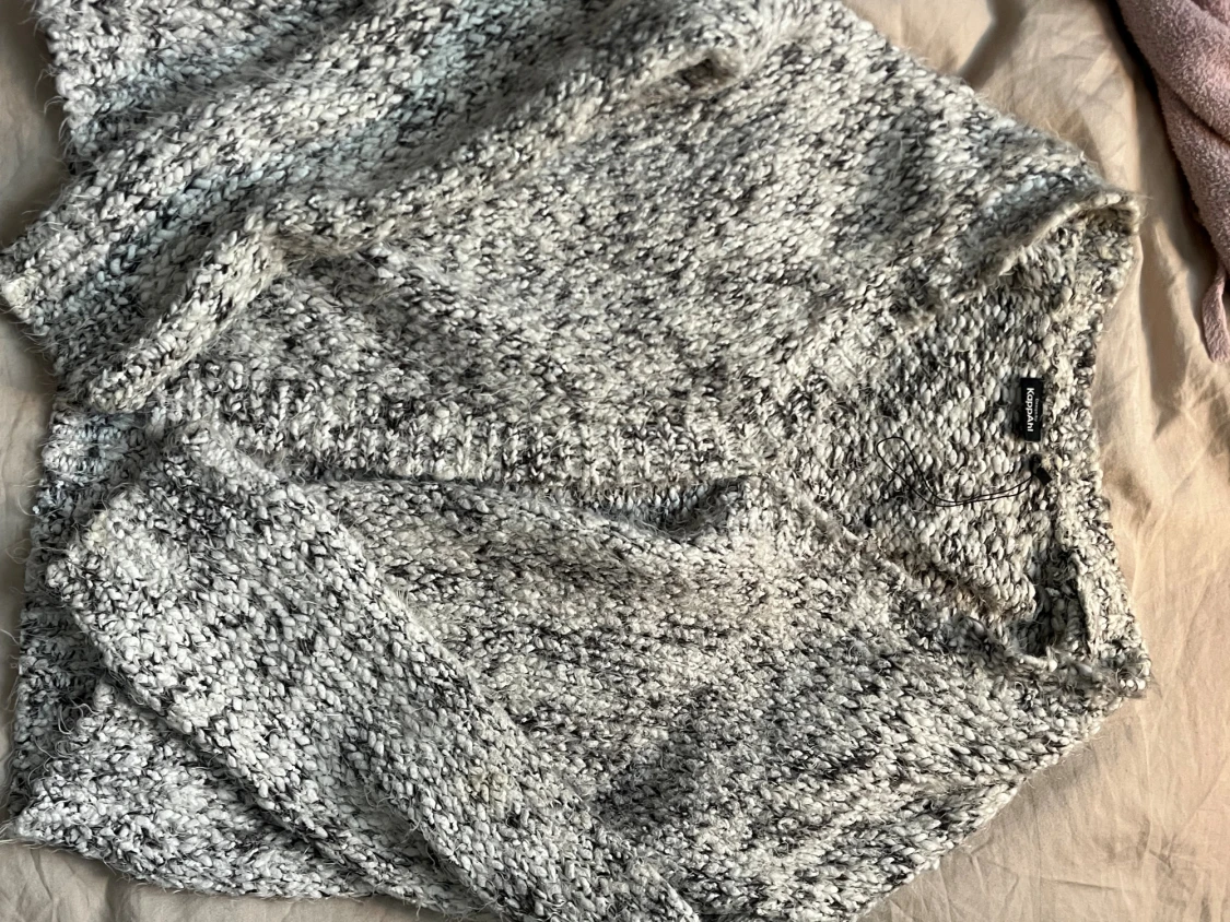 Gråmelerad stickad kofta från KappAhl - 3