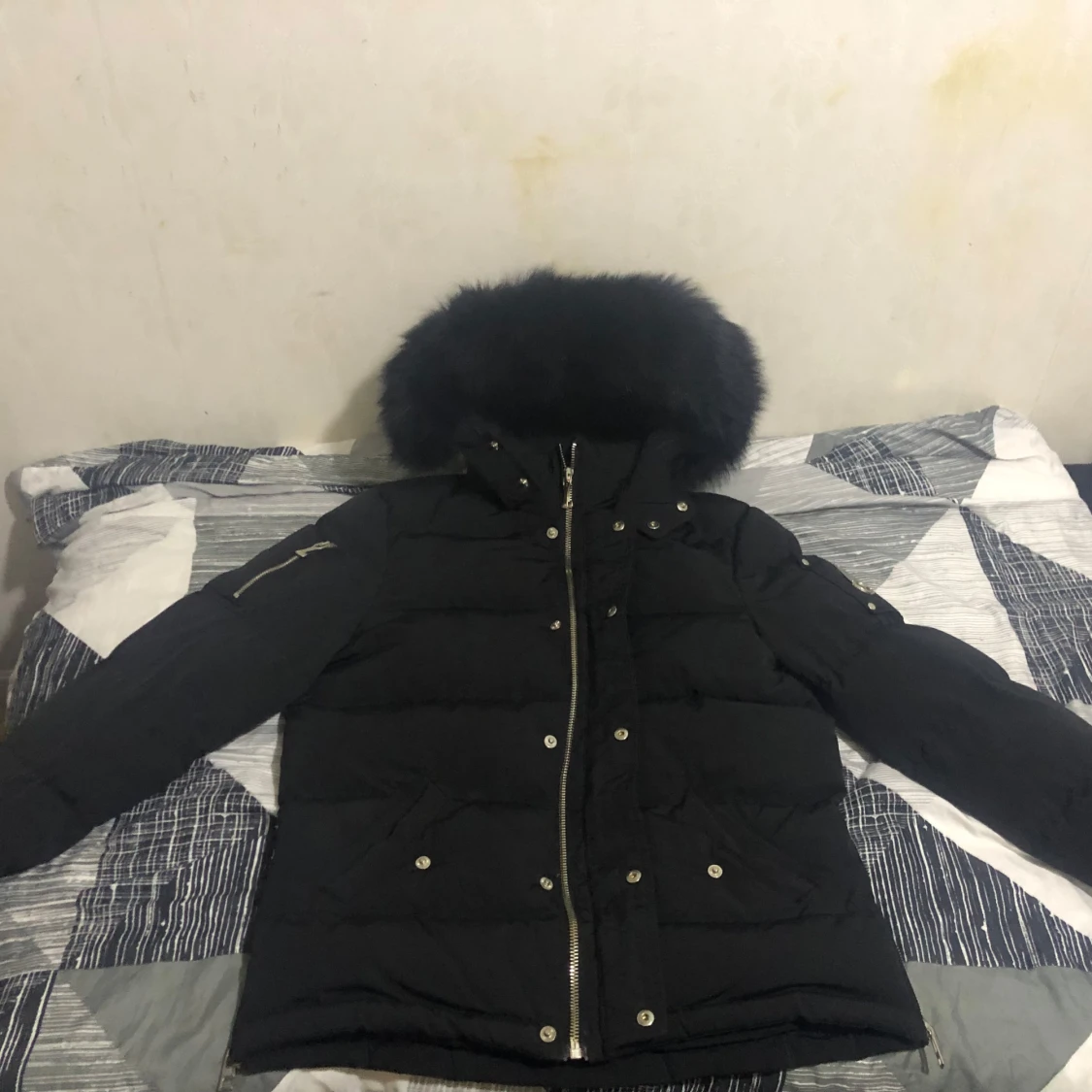 Svart Moose Knuckles dunjacka M