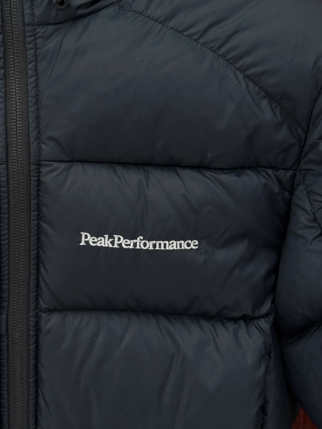 Svart dunjacka Peak Performance Frost Down XS - 1