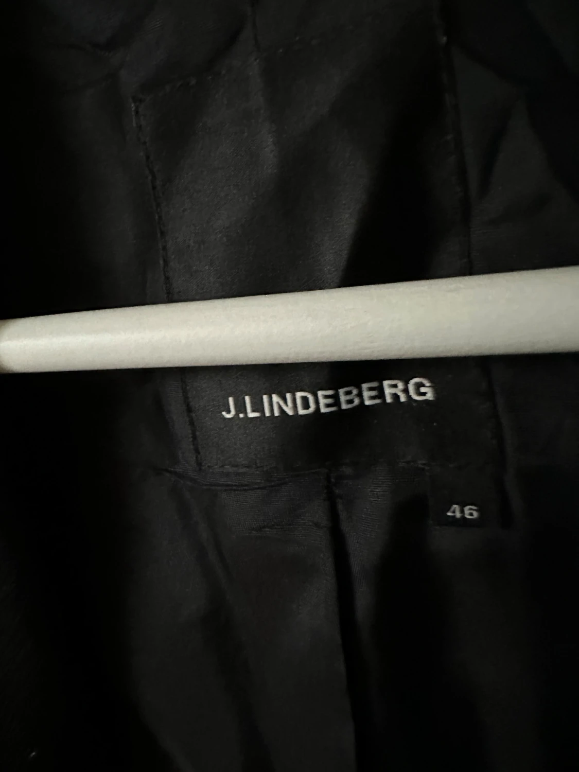 Svart rock från J.Lindeberg, stl 46 - 2