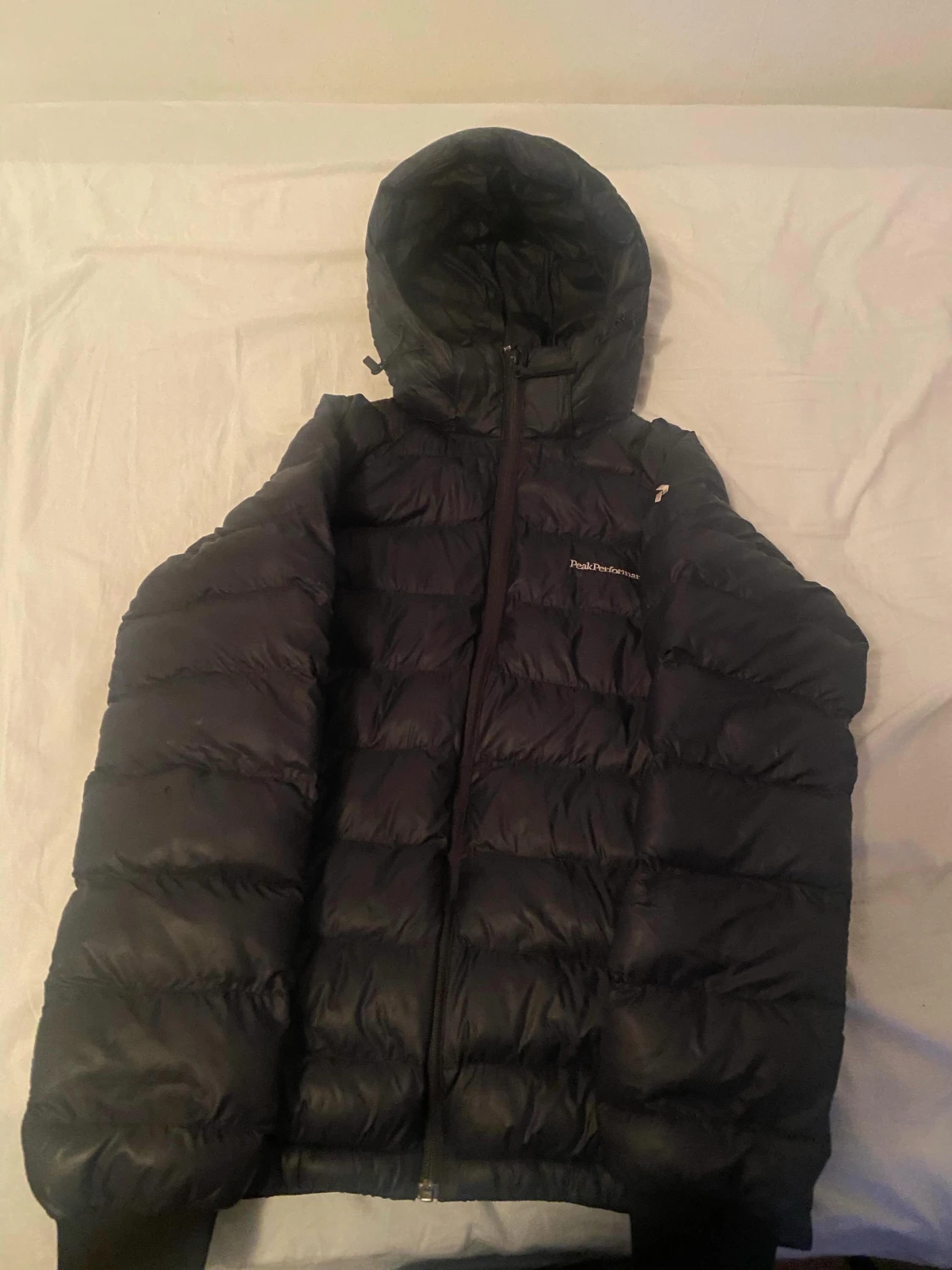 Svart Peak Performance dunjacka