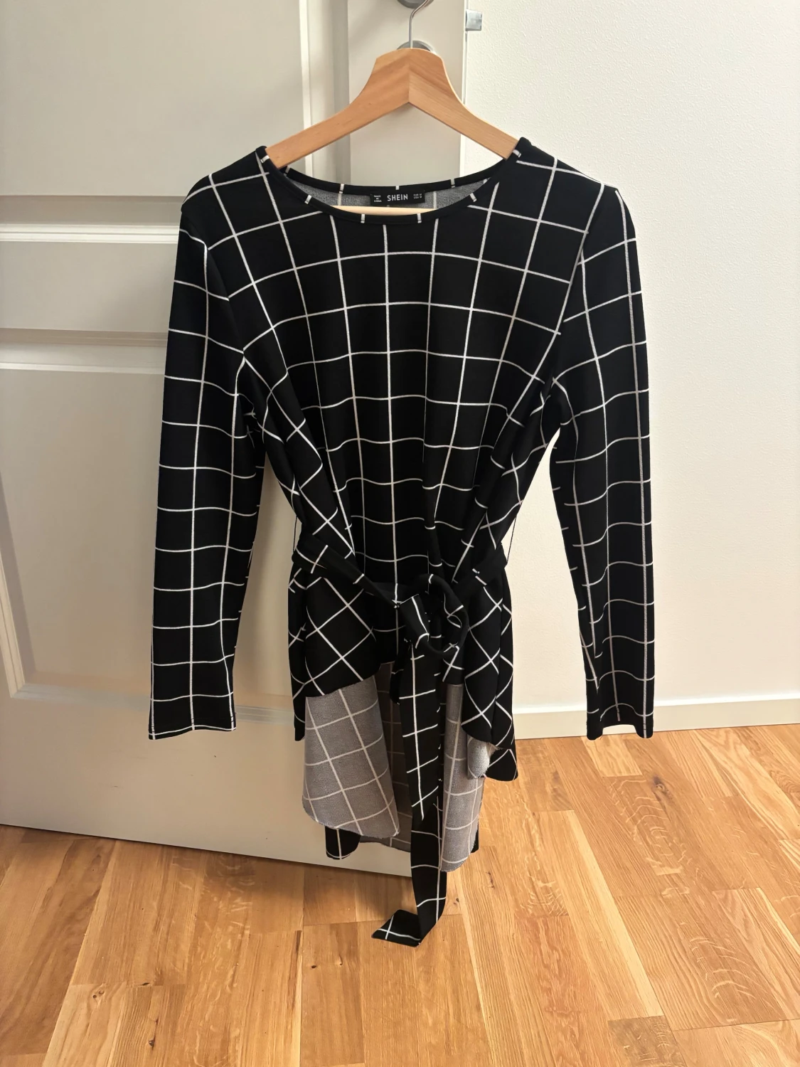 Svart rutig lång tröja från SHEIN