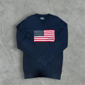 US flag tröja - Stilren stickad tröja med usa flagga, priset är inte hugget i sten😊