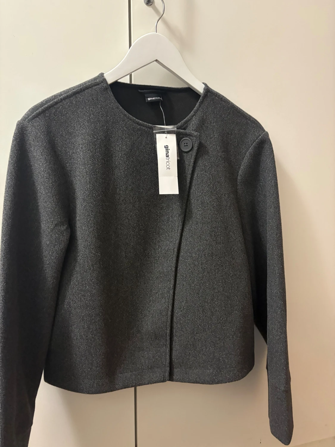 Mörkgrå kavajjacka från Gina Tricot - 1