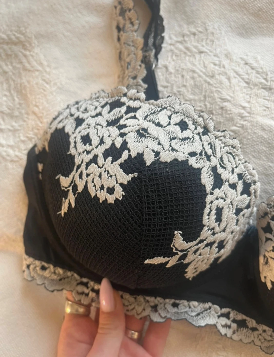 Svart bh med blommigt mönster - 2