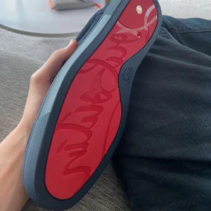| Christian louboutin skor |  - | Christian louboutin | Storlek 47 | Skicket är 7 av 10 då dem är använda lite. | Skriv vid minsra lilla fundering 🤔. Bvsa / Mvh Nch 💎