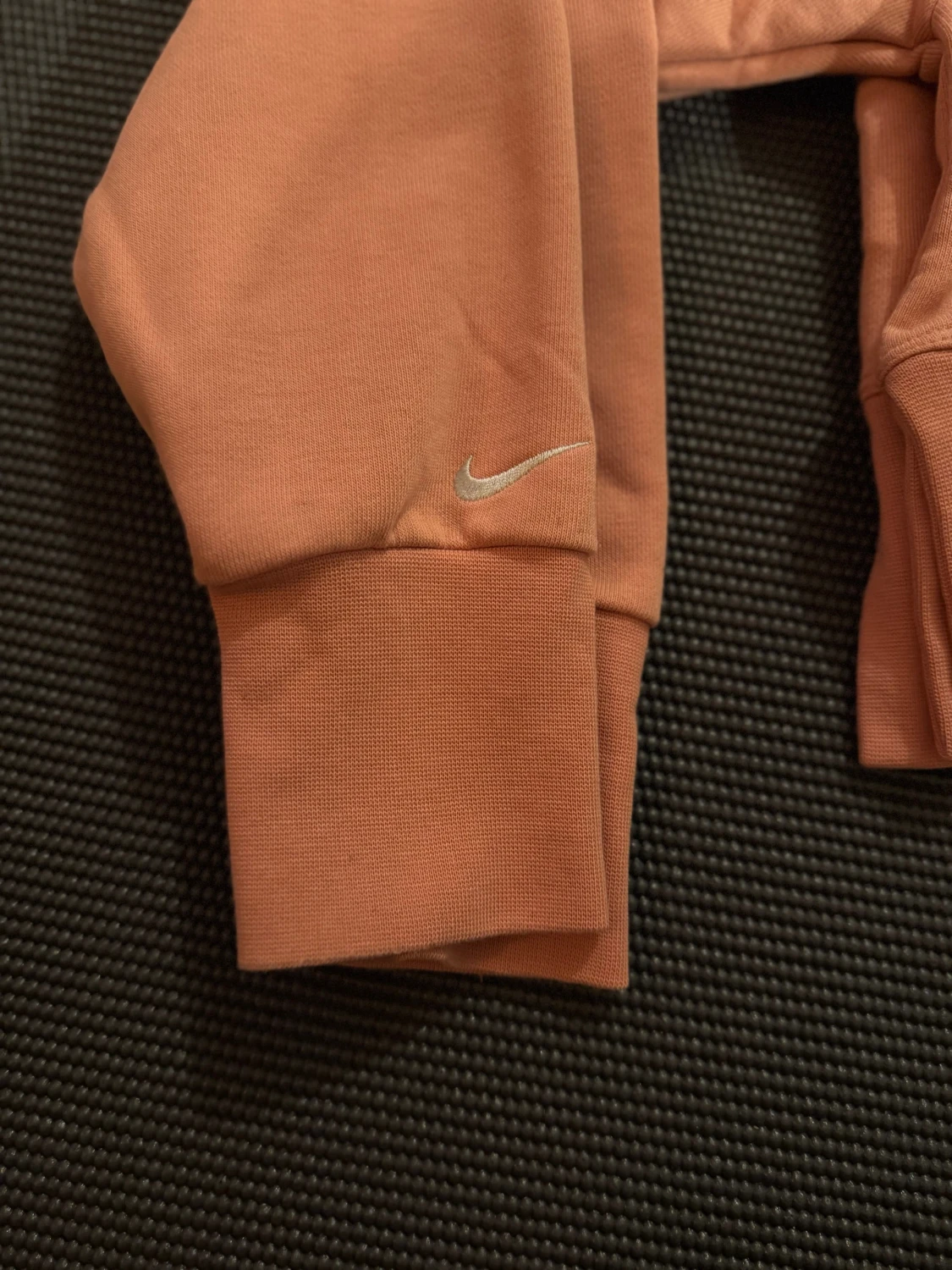 Rosa croppad sweatshirt från Nike - 3