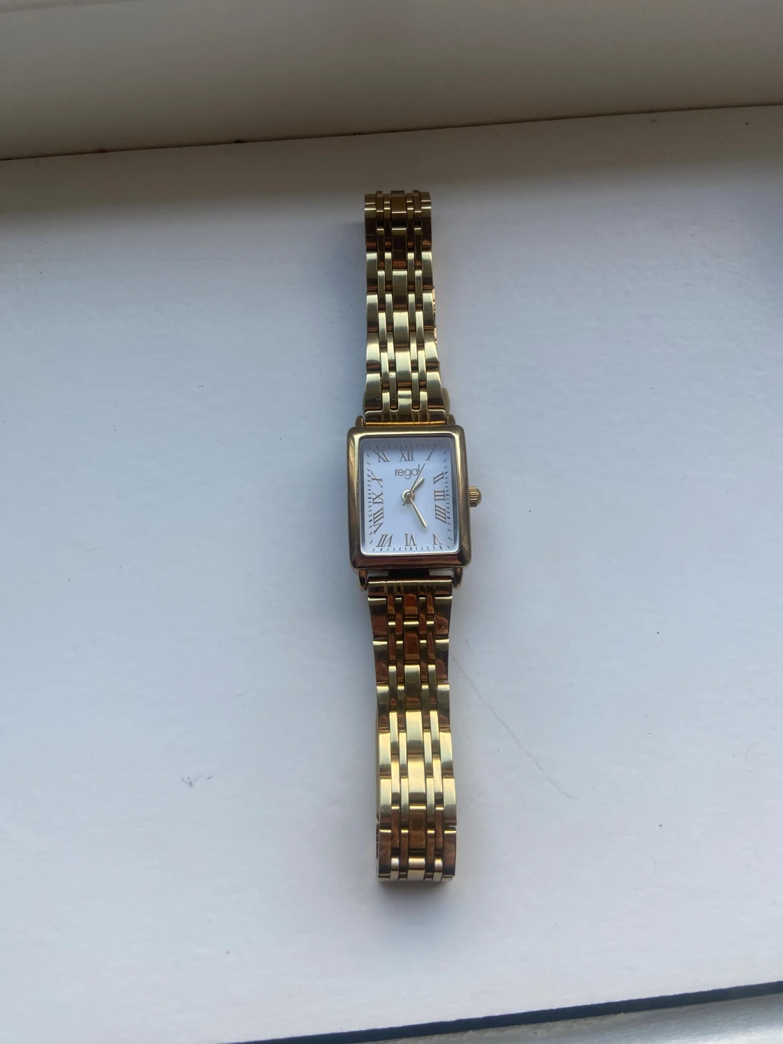 Guldfärgad fyrkantig klocka från Regal - 3