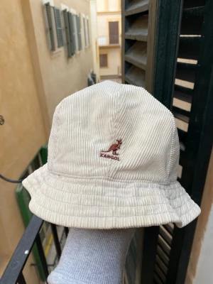Vintage Kangol hatt i manchester tyg - Vintage Kangol hatt i manchester tyg, väldigt unik! 