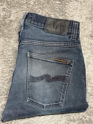 Blåa Nudie Jeans Grim Tim - Blåa Nudie Jeans Grim Tim||Skick 8/10||Skriv vid intresse||