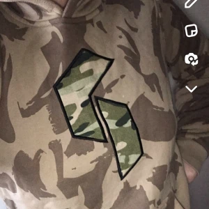 peakperformance hoodie - Köpt för ungefär 500-400 tror jag skriv för flera bilder