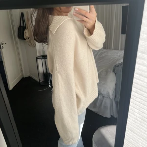 Hm stickad tröja  - Säljer min mysiga tröja från hm, passar till allt💕 storlek m pga vara lite oversized 